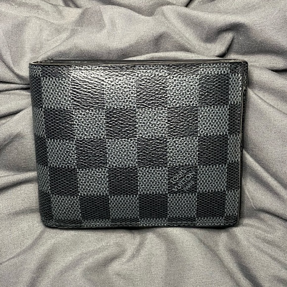 Louis Vuitton Wallet - Picture 1 of 13